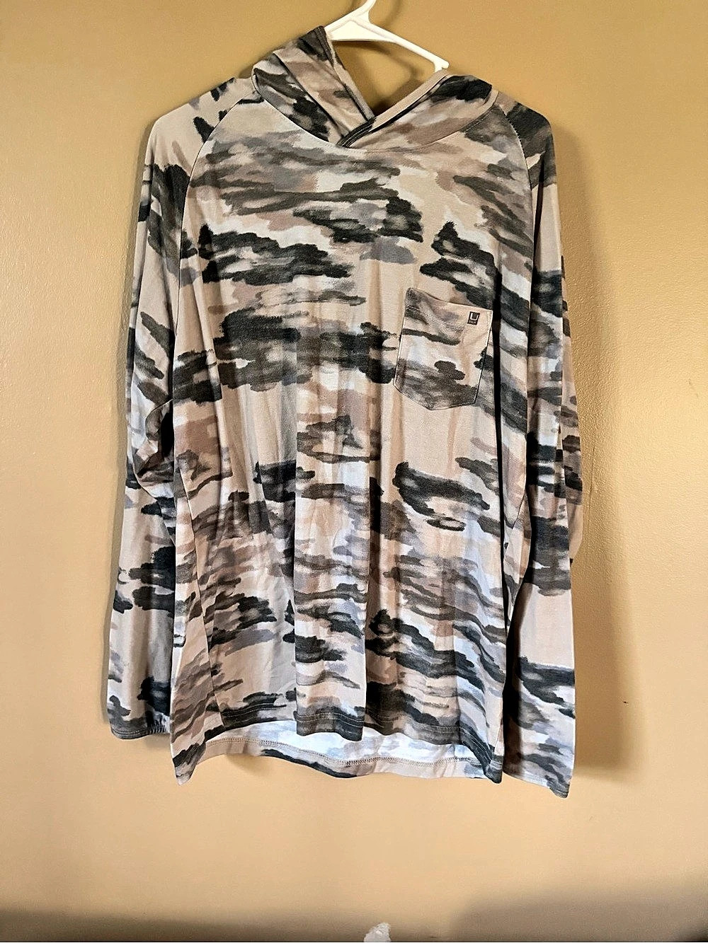 Huk Men’s XL Camo Hoodie Sun Shirt Performance Fishing Top